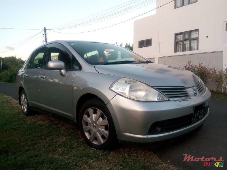 2005' Nissan Tiida Latio photo #1