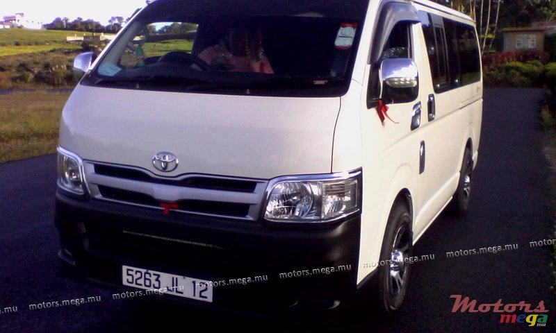 2012' Toyota HiAce COMMUTER photo #1