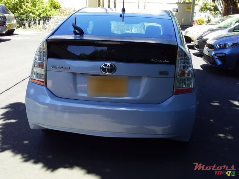 2010' Toyota Prius photo #2