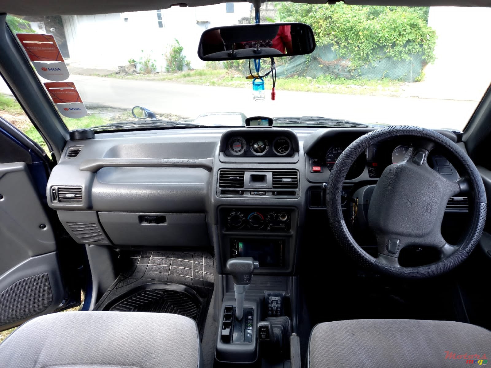 1996' Mitsubishi Pajero photo #6