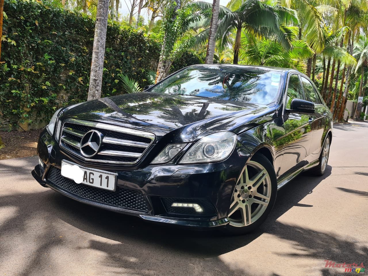 2011' Mercedes-Benz E-Class photo #2