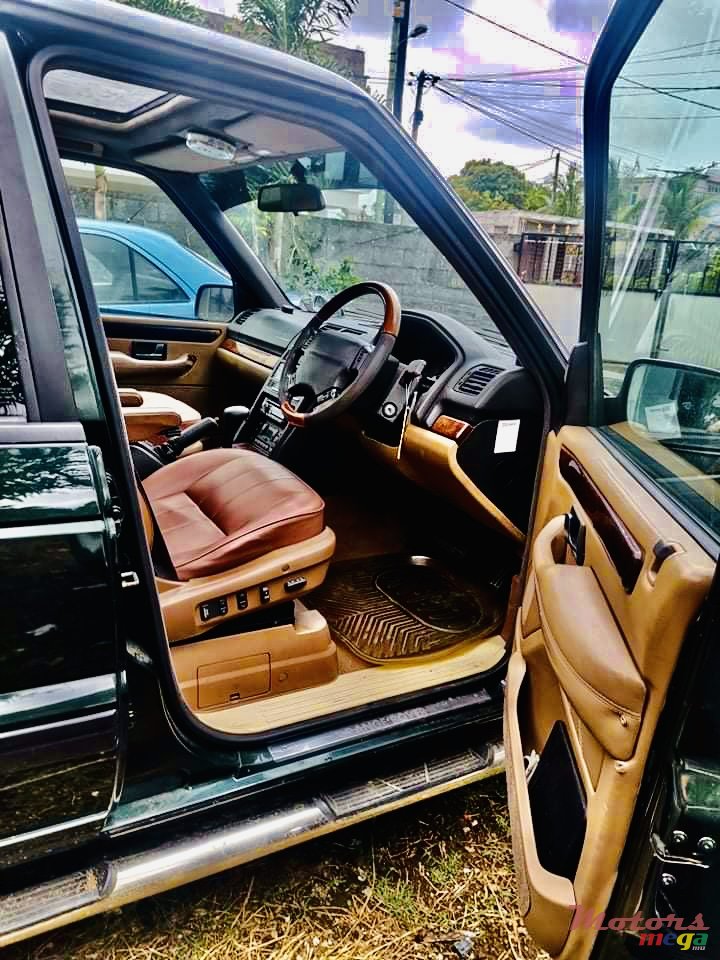 1998' Land Rover Range Rover Classic photo #4
