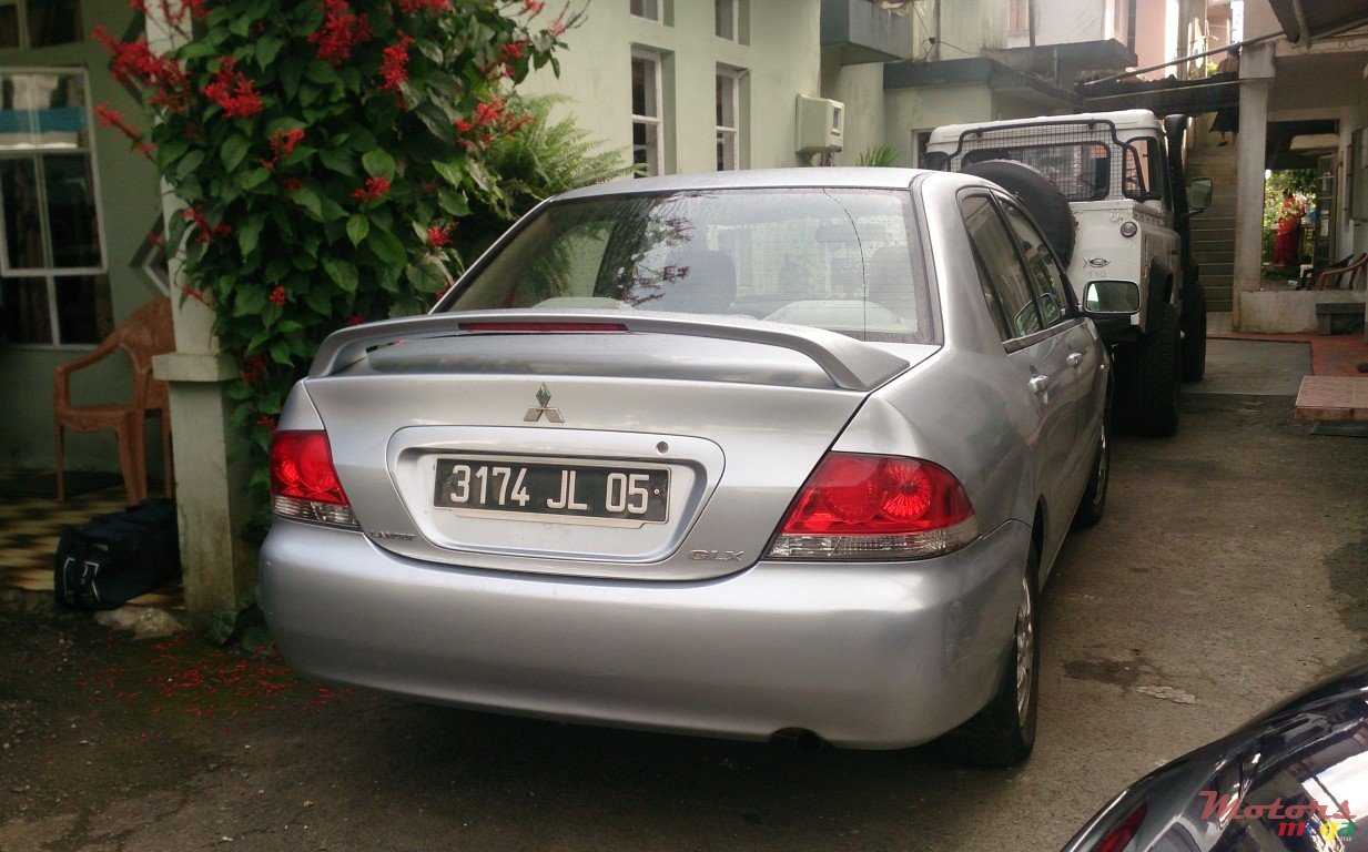2005' Mitsubishi Lancer glx photo #2
