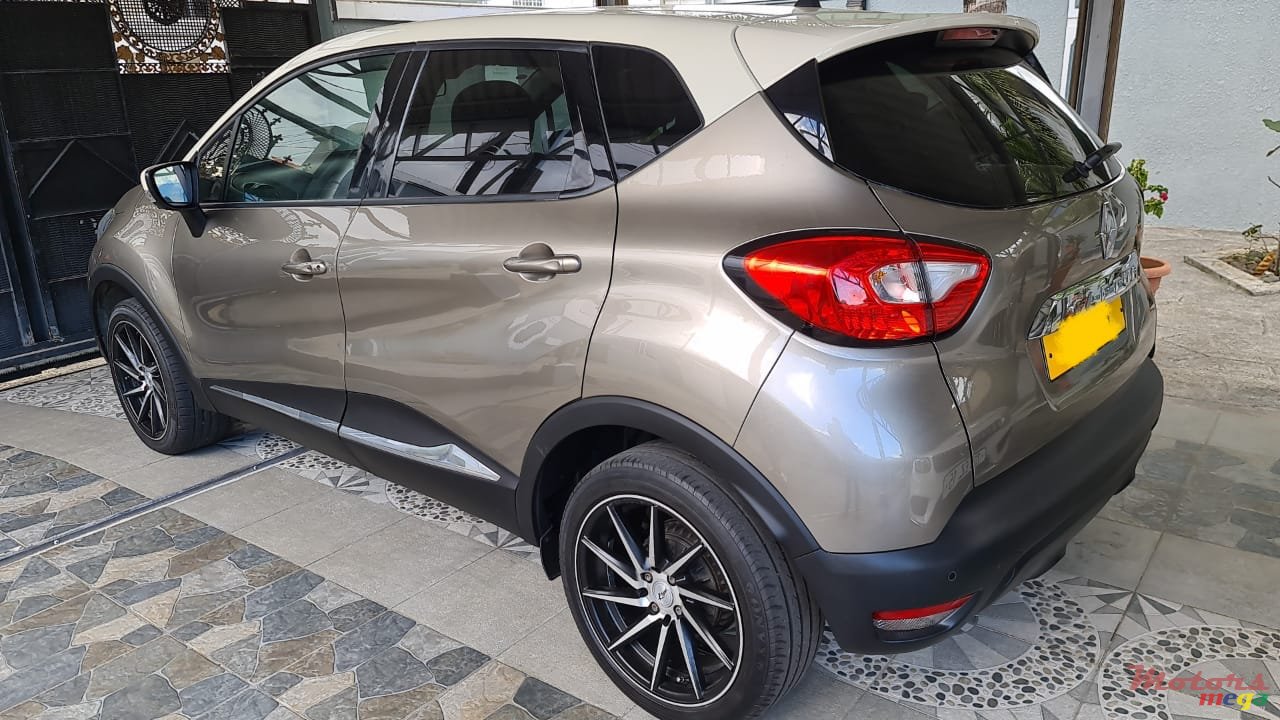 2015' Renault Captur photo #4