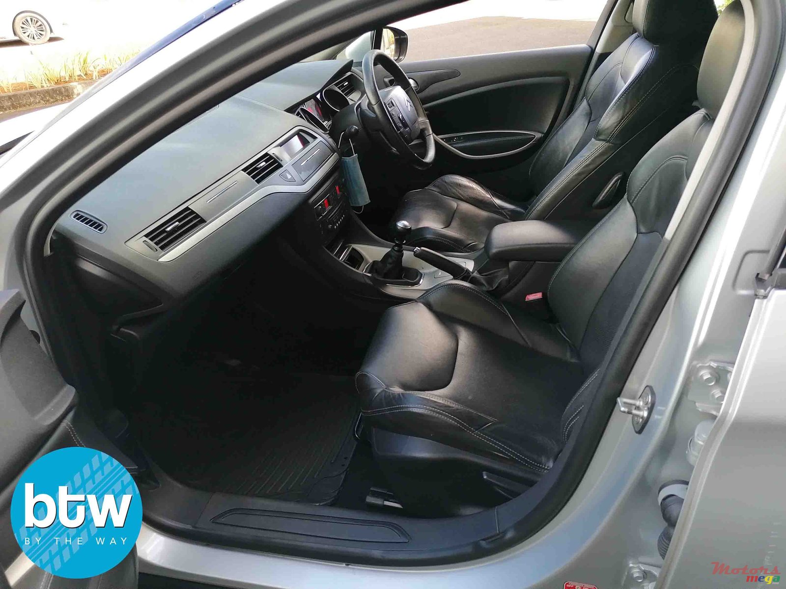 2012' Citroen C5 photo #3