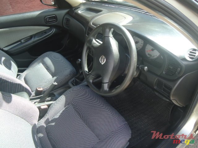 2009' Nissan Sunny photo #3