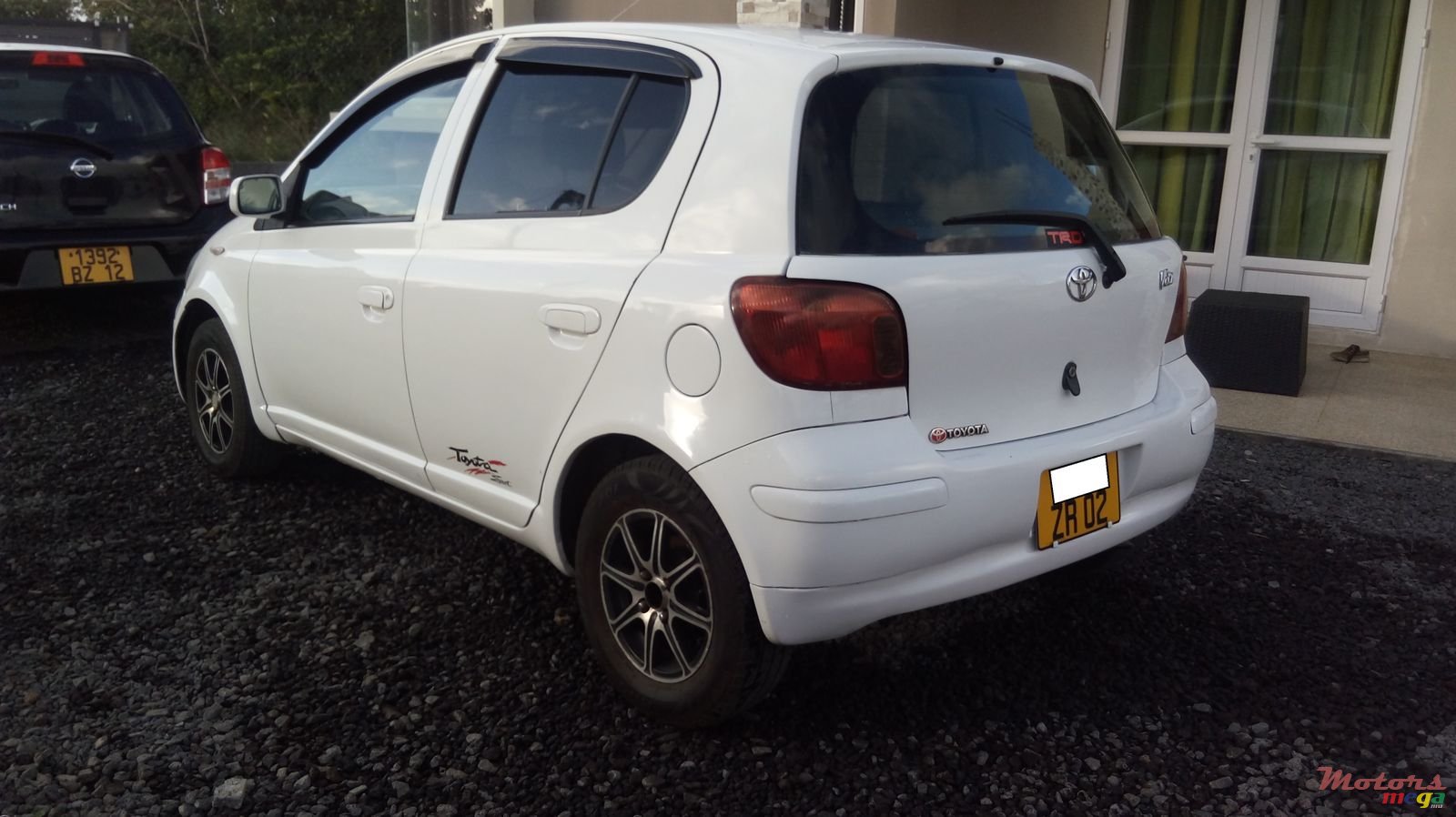 2002' Toyota Vitz photo #4
