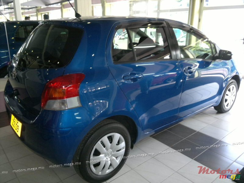 2009' Toyota Yaris vitz photo #3