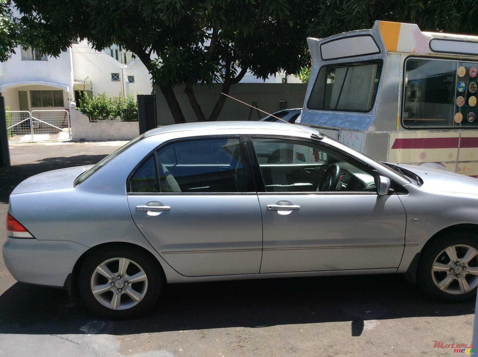 2003' Mitsubishi Lancer photo #2