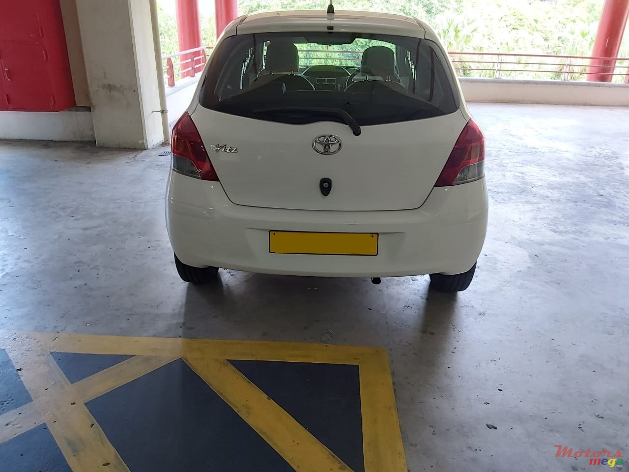 2010' Toyota Vitz photo #3