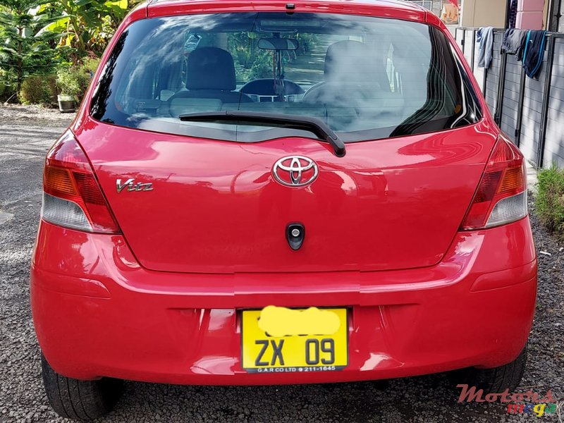 2009' Toyota Vitz photo #1