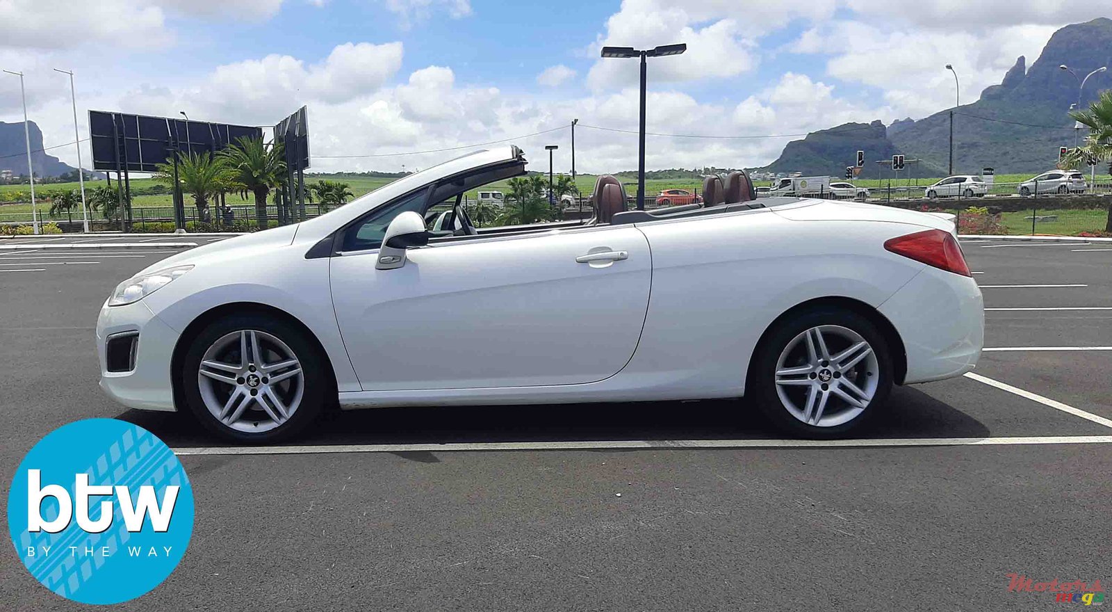 2013' Peugeot 308 photo #3