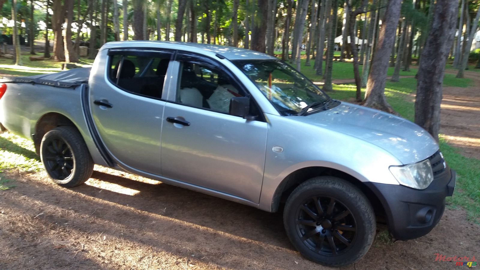 2010' Mitsubishi L 200 photo #1