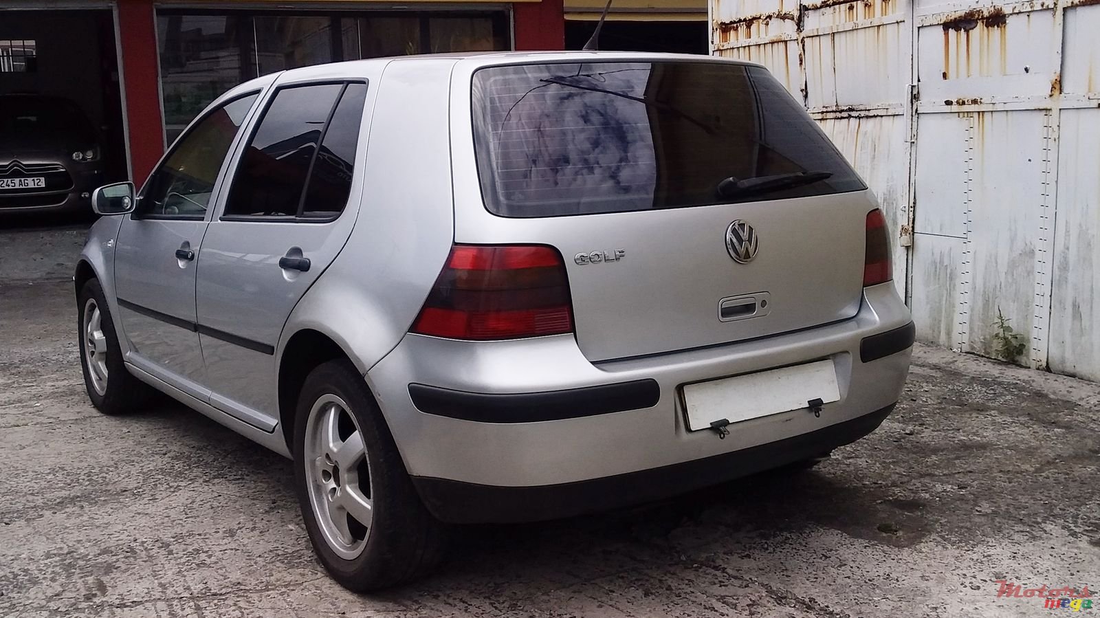 2005' Volkswagen Golf photo #4