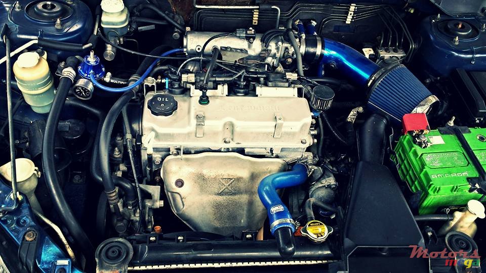 2004' Mitsubishi Lancer 1600 photo #6