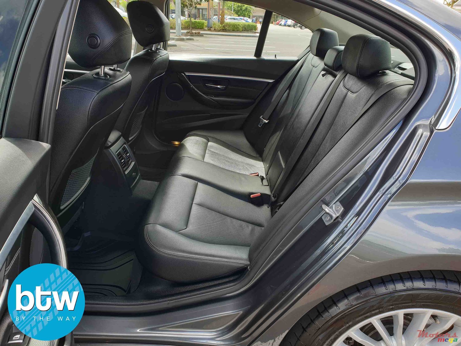 2017' BMW 318 photo #7