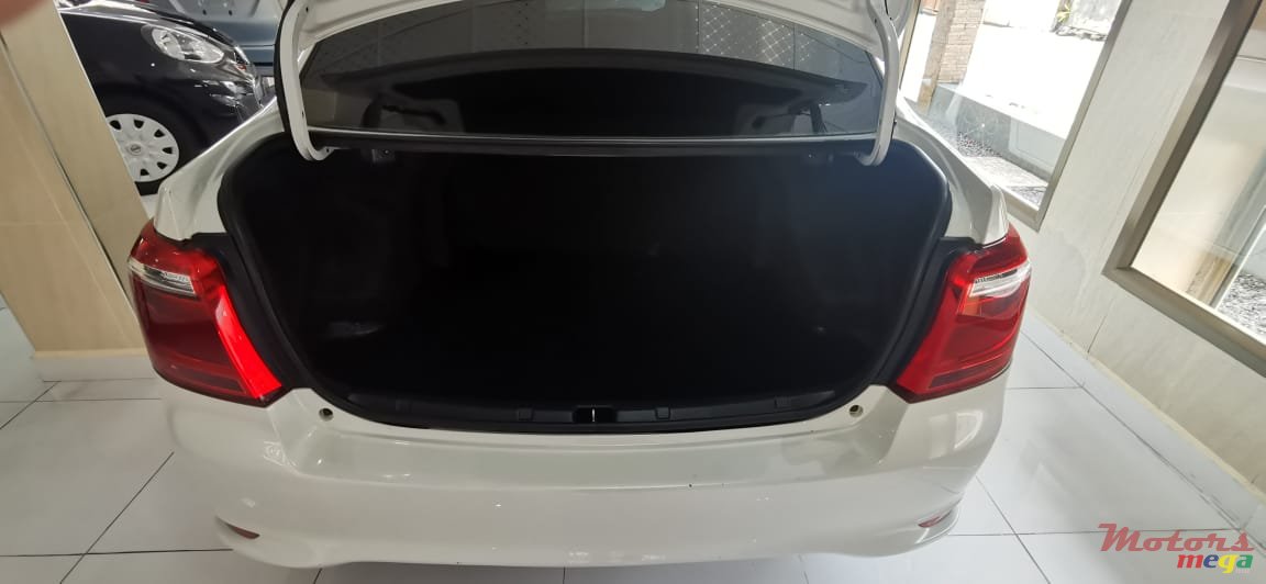 2015' Toyota Axio photo #5