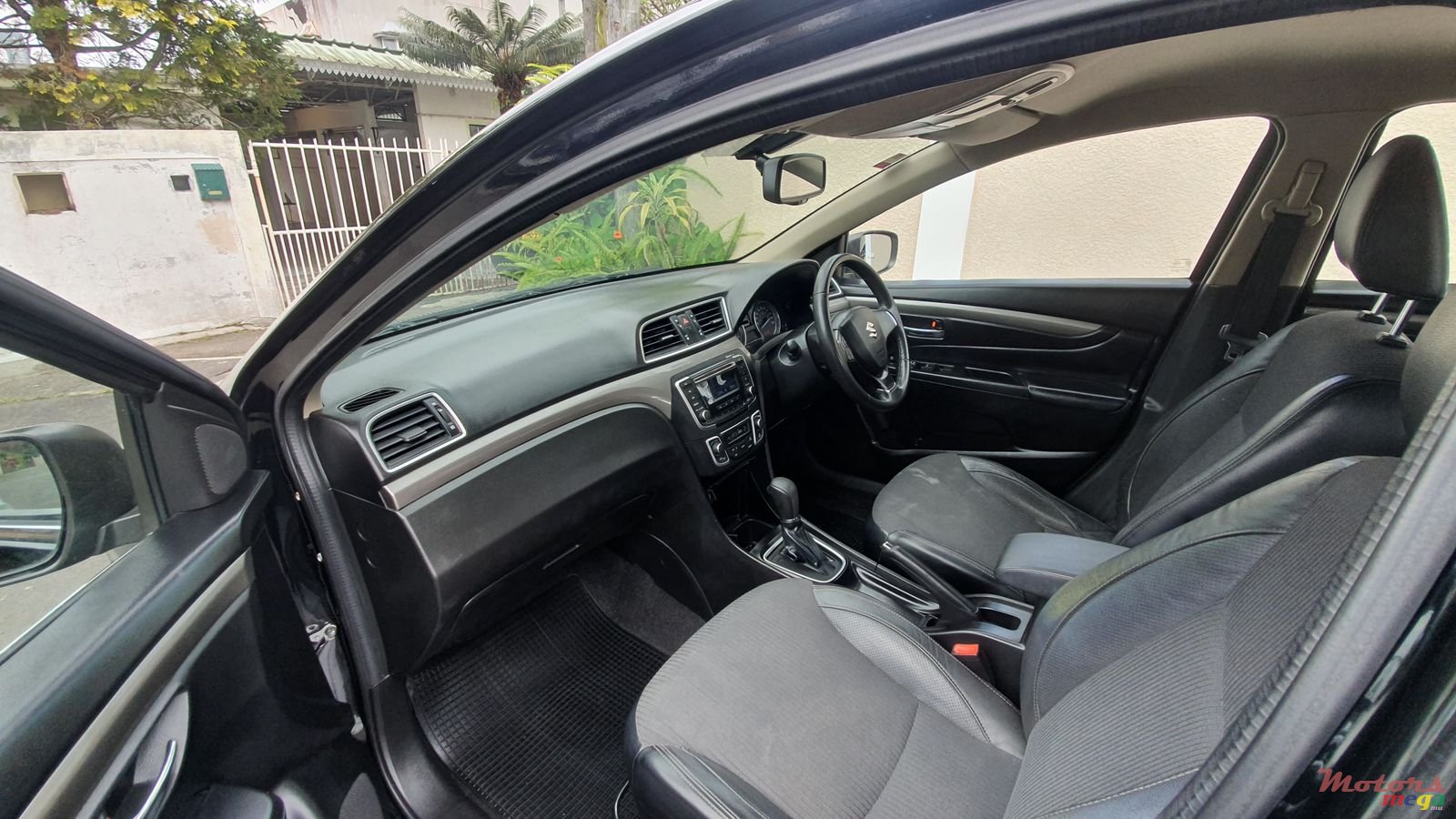 2016' Suzuki Ciaz GLX photo #4