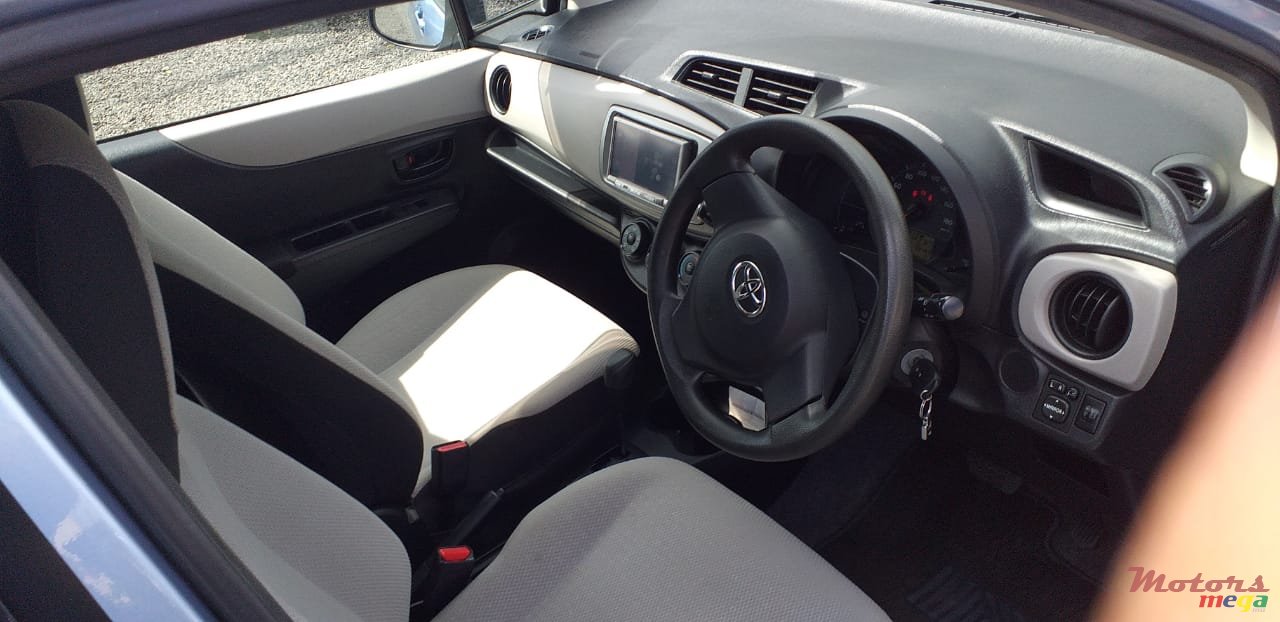 2011' Toyota Vitz photo #3