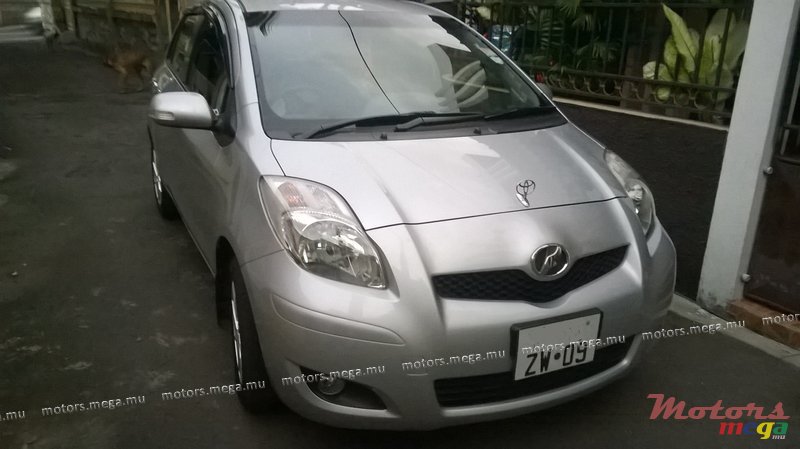 2009' Toyota Vitz photo #1