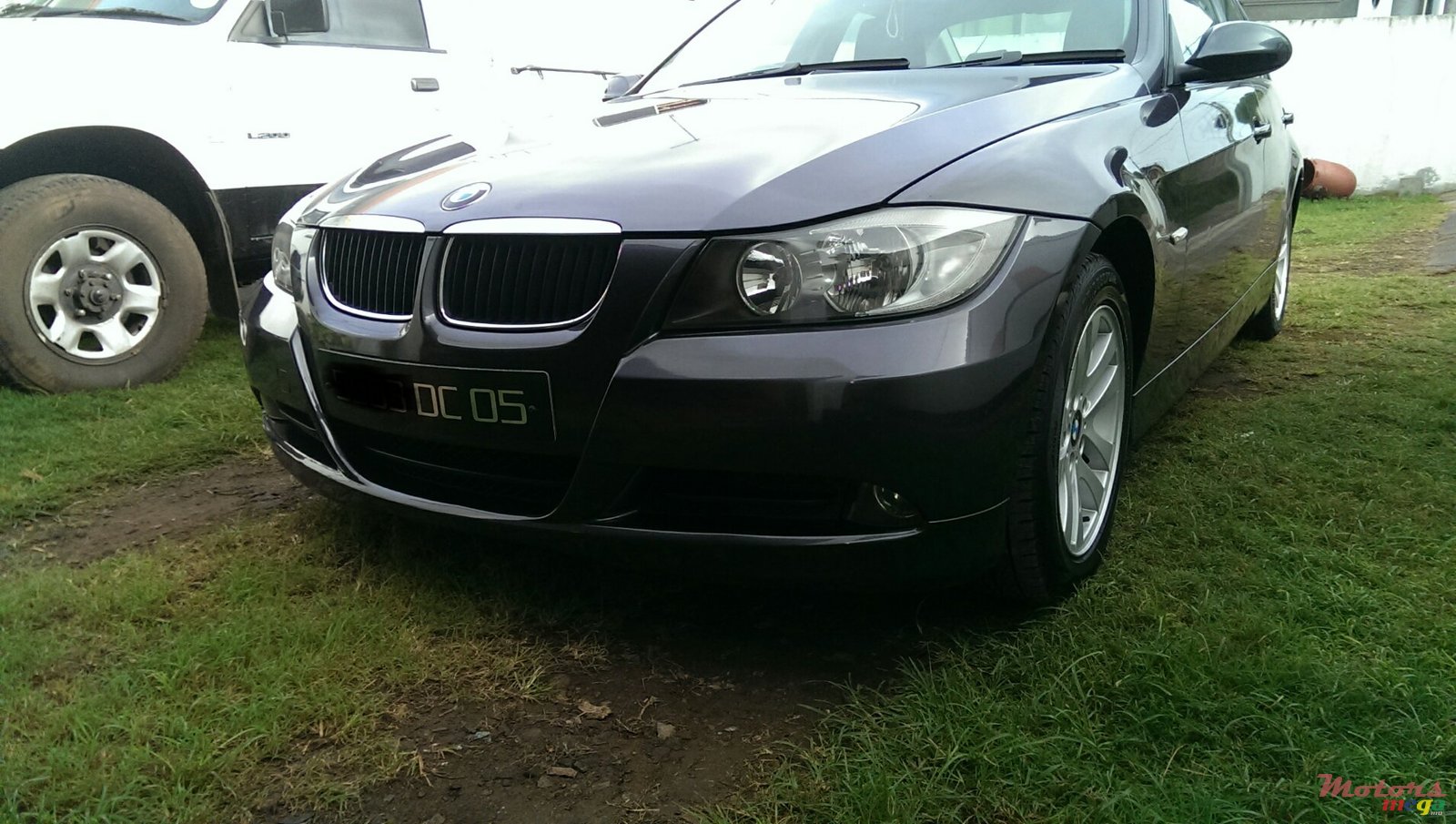 2005' BMW 3 Series Sedan photo #1