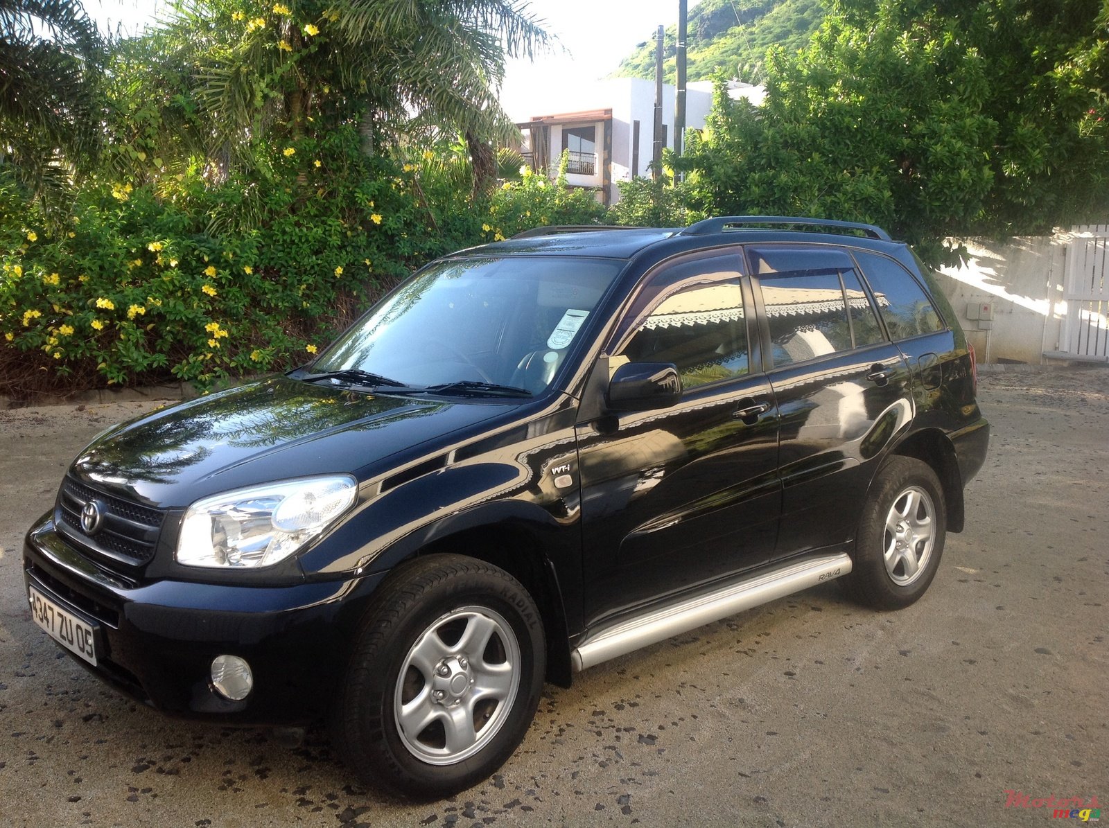 2005' Toyota RAV4 photo #1