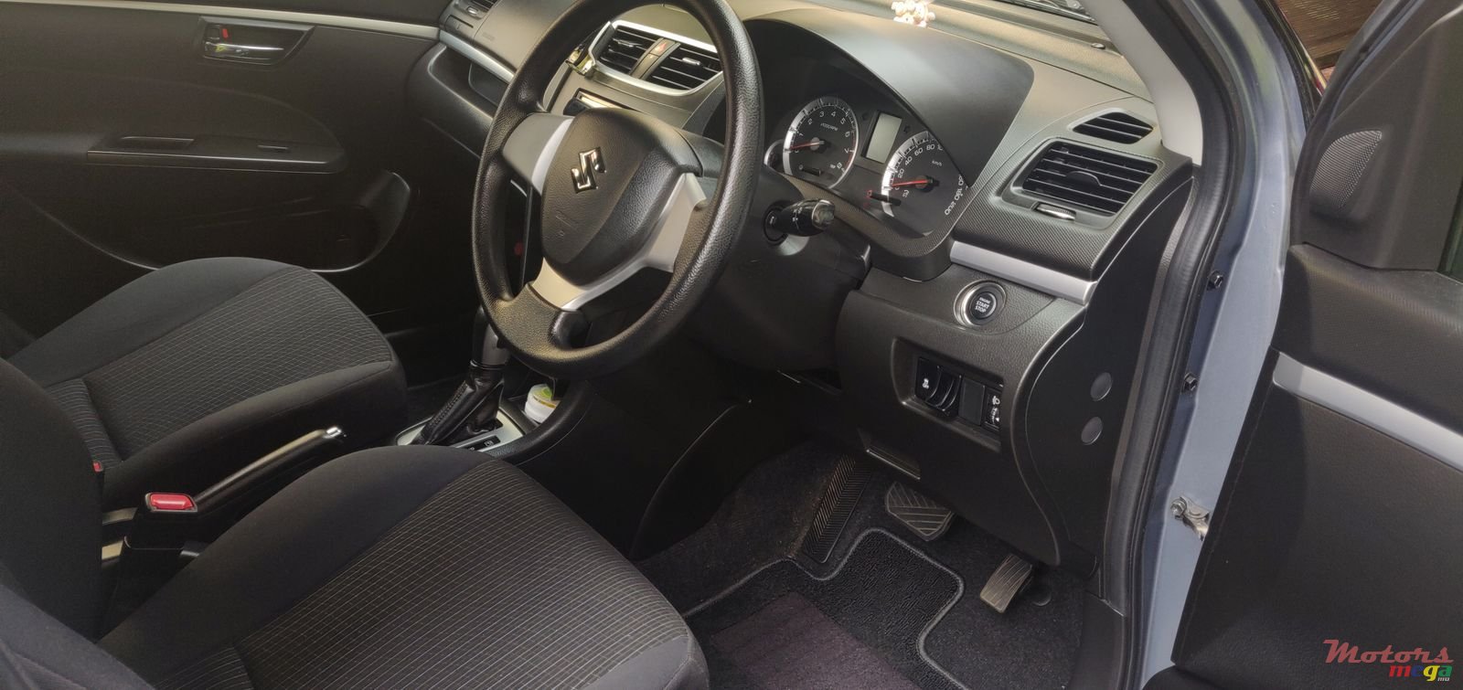 2014' Suzuki Swift photo #7