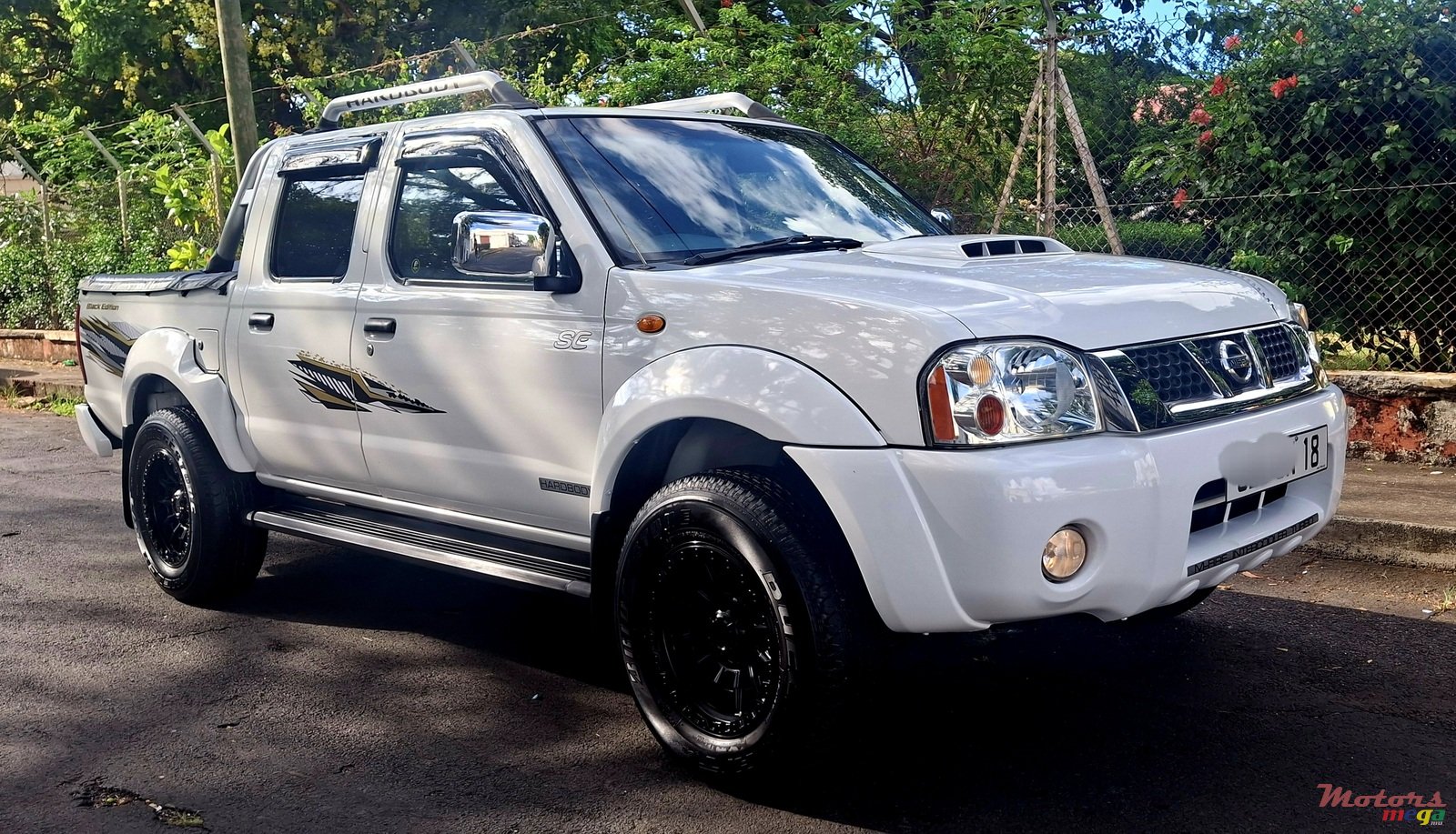 2018' Nissan Hardbody photo #2