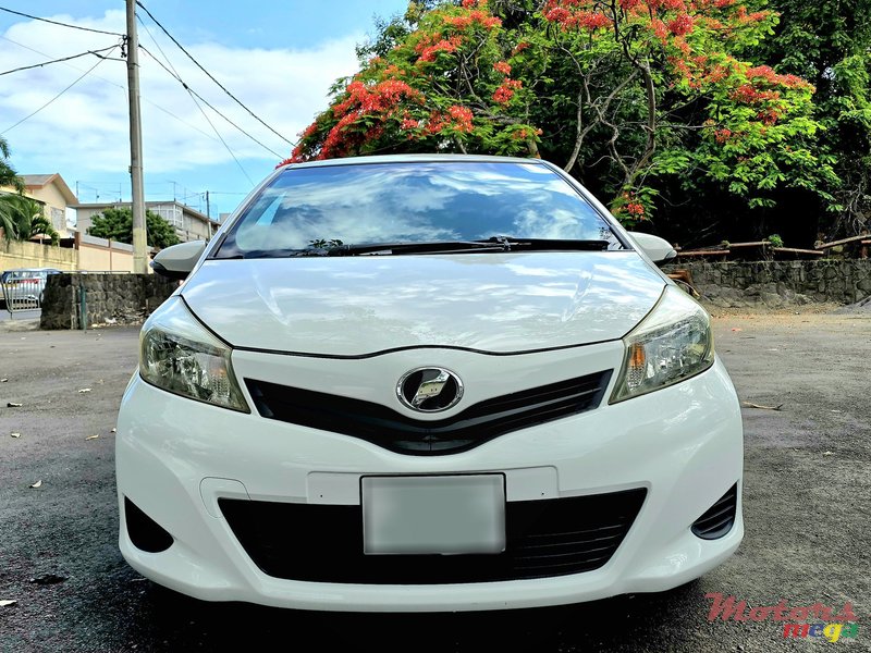 2013' Toyota Vitz photo #1