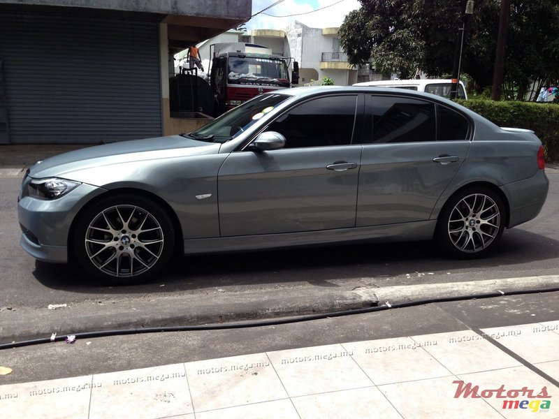 2005' BMW 3 Series 320i photo #1