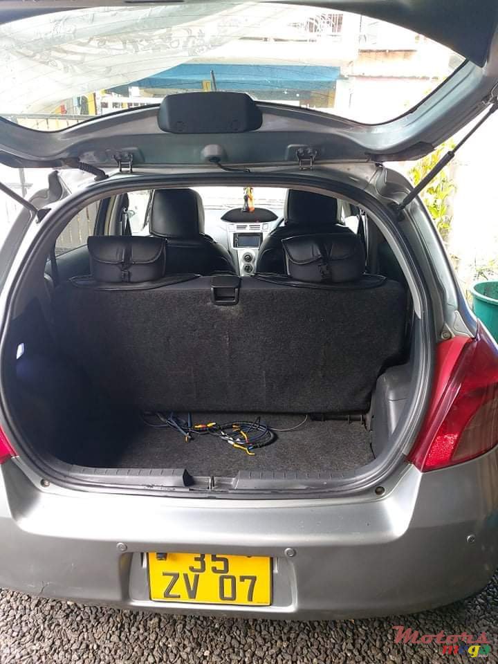 2007' Toyota Vitz photo #7