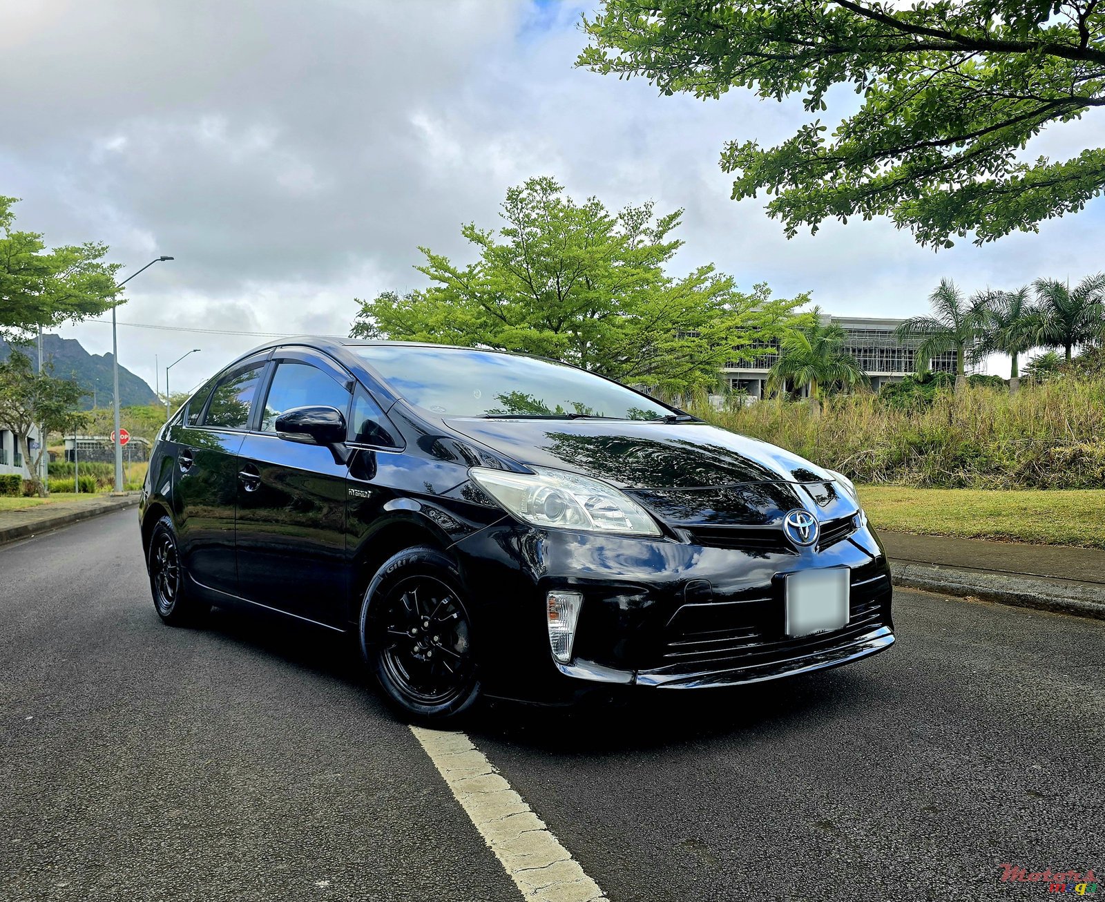 2013' Toyota Prius photo #2