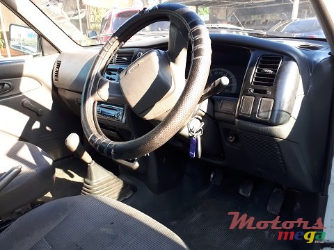 2003' Mitsubishi 4X2 photo #5