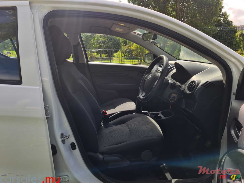 2018' Mitsubishi Attrage 1.2 Sedan photo #5