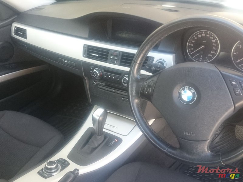 2011' BMW 3 Series E90 320i photo #6