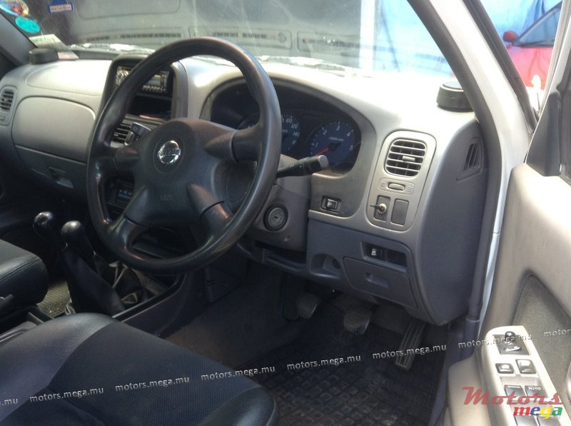 2003' Nissan Hardbody photo #4