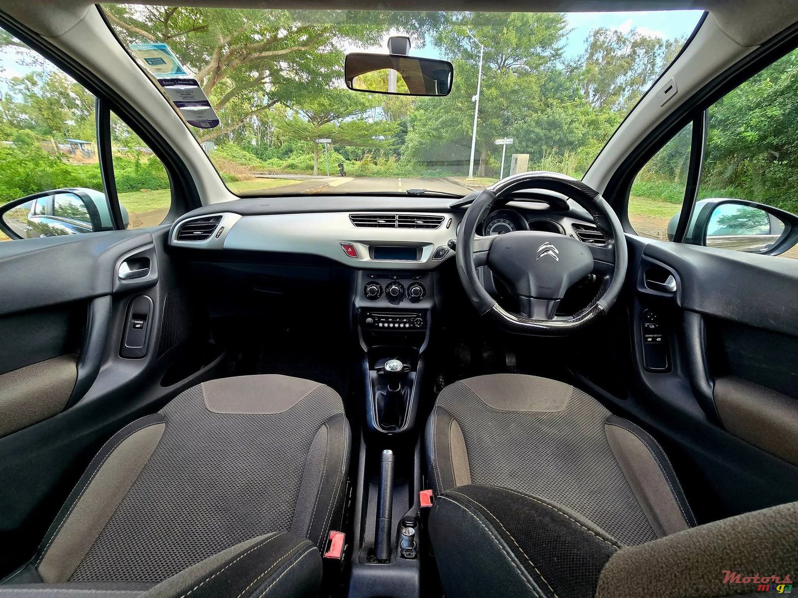 2014' Citroen C3 1.6 Turbo Diesel photo #6