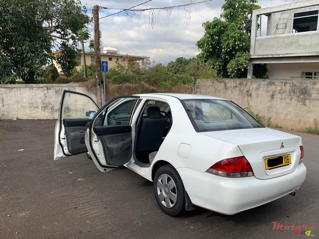 2006' Mitsubishi Lancer photo #4
