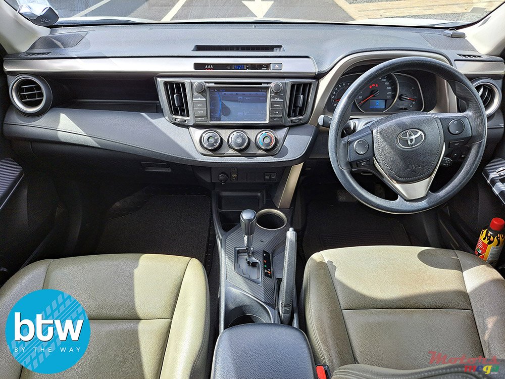 2015' Toyota RAV4 photo #6
