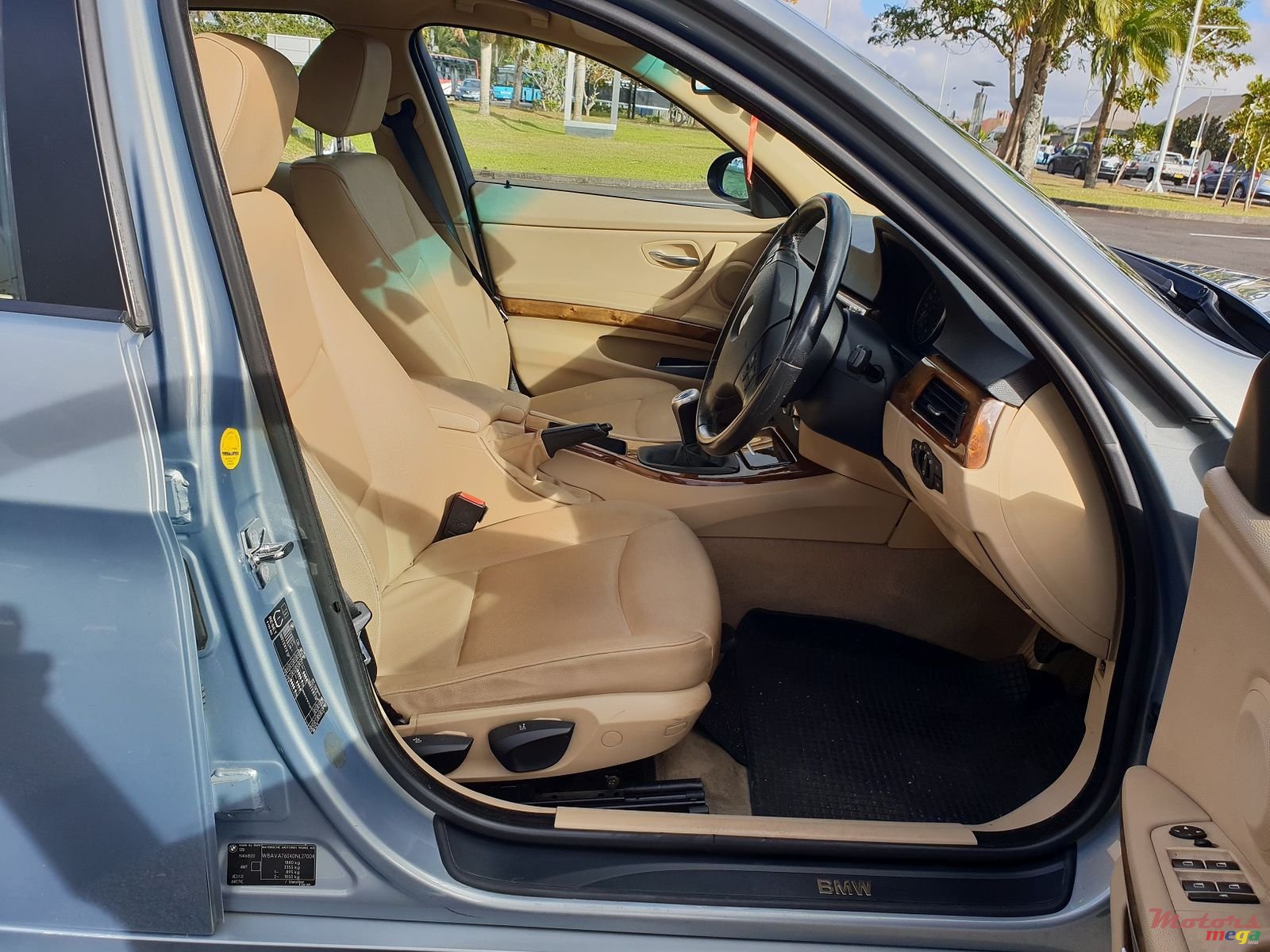 2008' BMW 320 photo #7