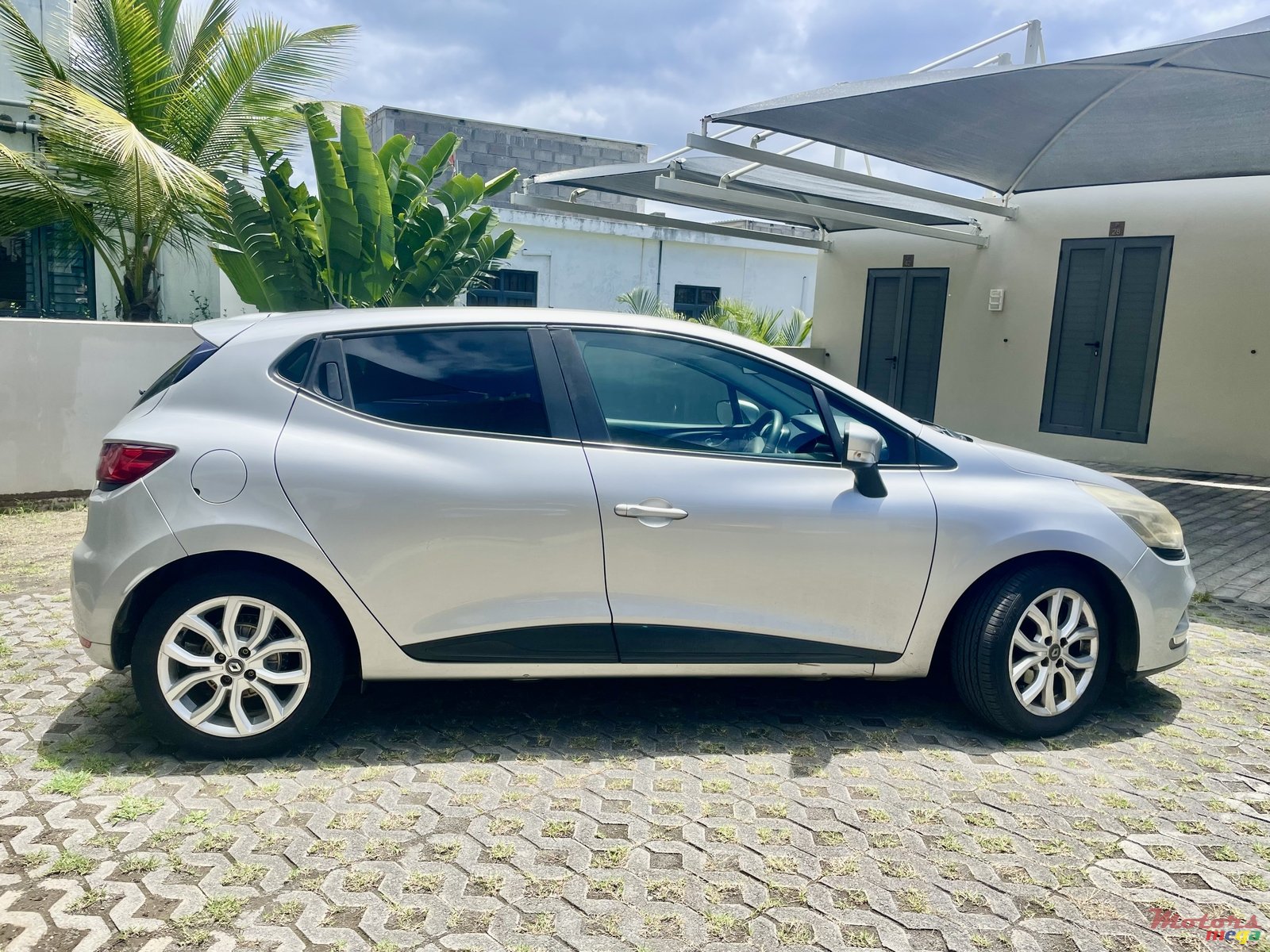 2017' Renault Clio Hatchback 1.2 A Turbo photo #5