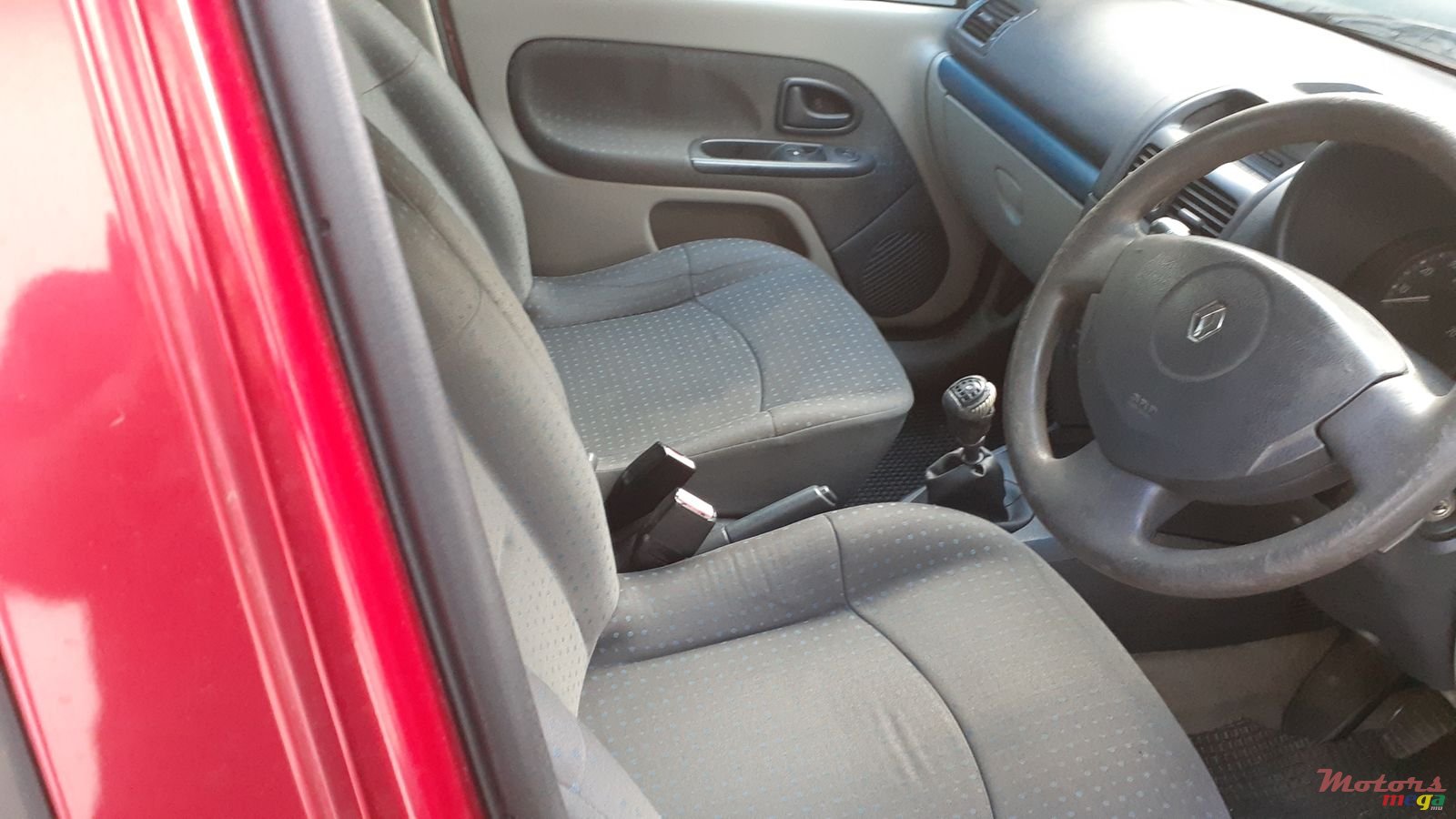 2004' Renault Clio photo #2