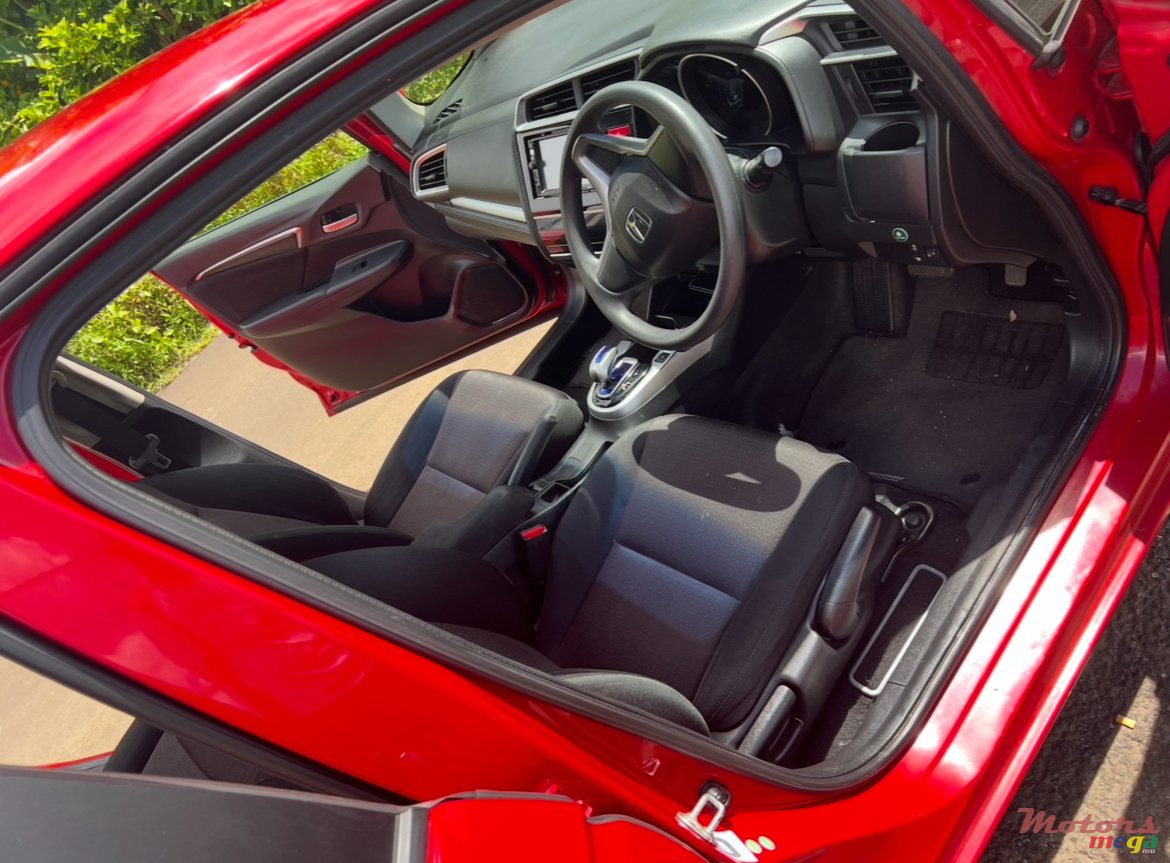 2014' Honda Fit Hybrid photo #7