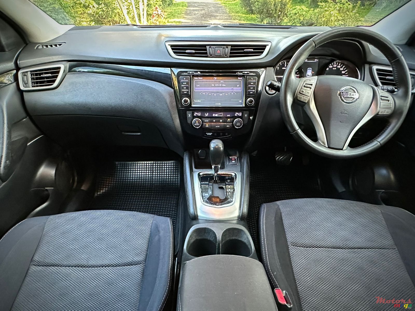 2015' Nissan Qashqai 1.6 Diesel Automatic photo #6