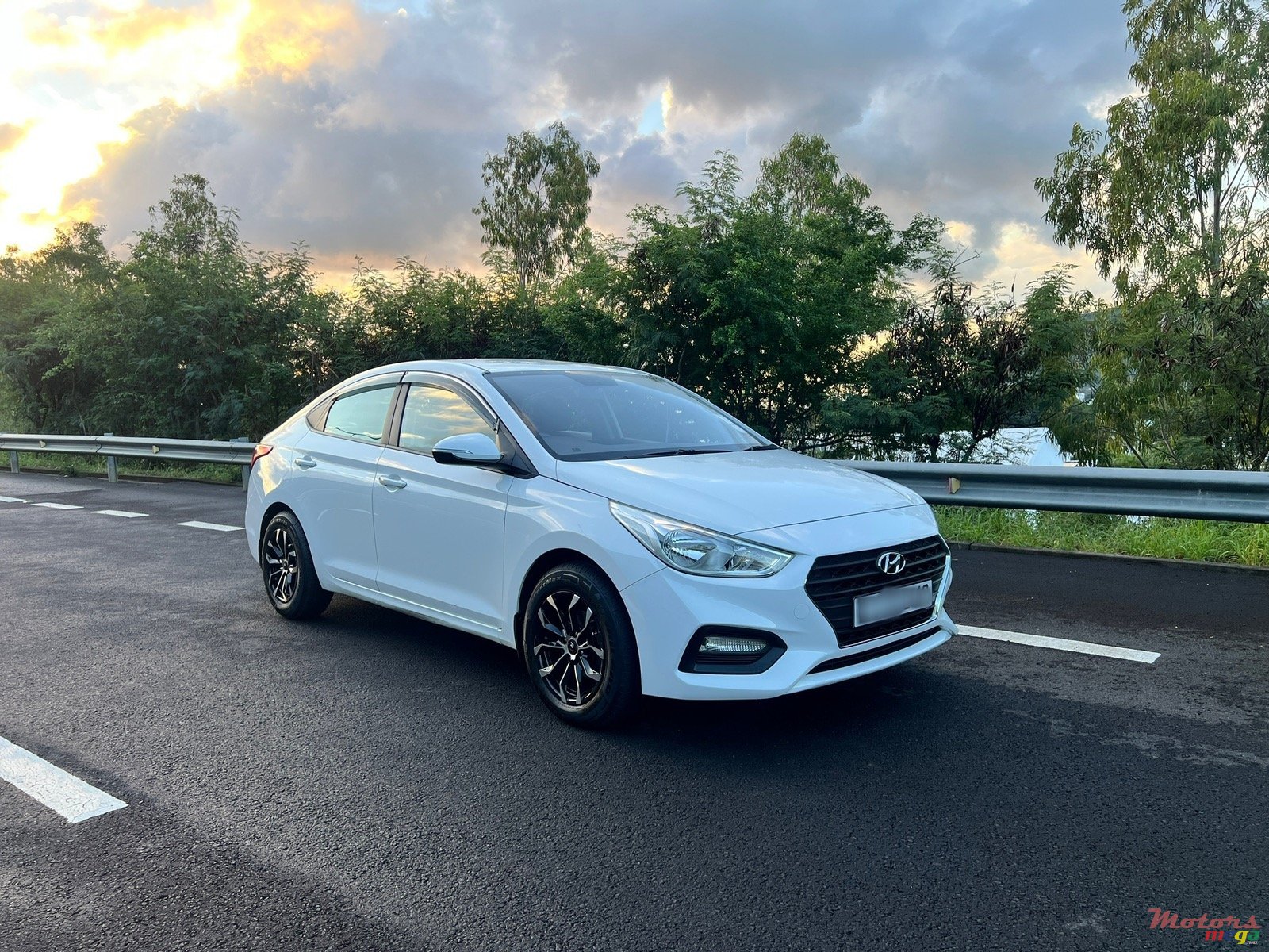 2019' Hyundai Accent photo #2