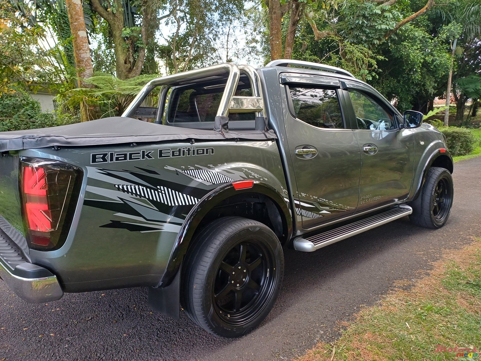 2021' Nissan Navara photo #4