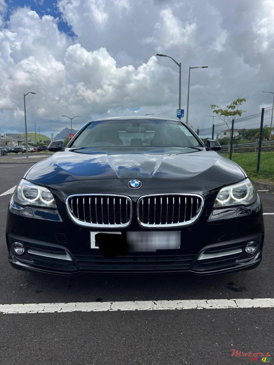 2017' BMW 520 photo #1