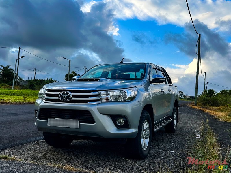 2017' Toyota Hilux photo #1