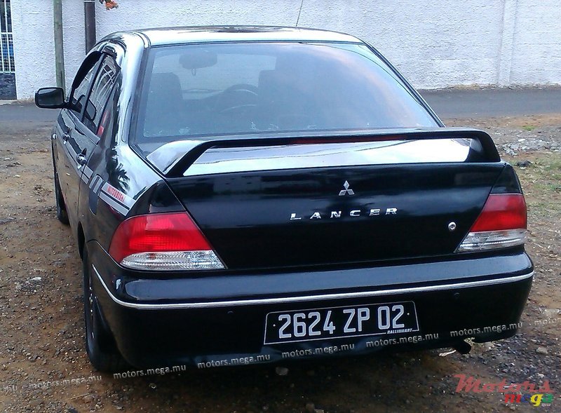 2002' Mitsubishi Lancer photo #2