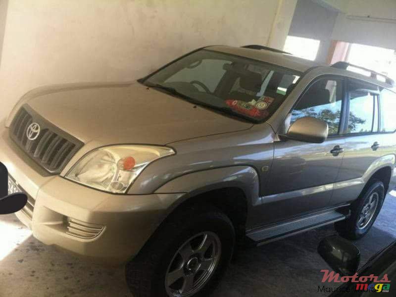 2004' Toyota Land Cruiser Prado photo #3